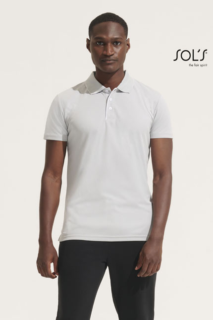  Performer Men - 01180 POLO-SHIRTS / SOLS Ανδρικό αθλητικό πόλο Περιγραφή:Κοντά μανίκια με πατιλέτα 3 κουμπιών στον ίδιο τόνο και λεπτομέρειες σε χρωματική αντίθεση στον γιακά και τα πλαϊνά σκισίματα. Ιδανικό για εξάχνωση (dye sublimation), αυτό το polo προσφέρει πρακτικότητα και στυλ. Σύνθεση: Πολυέστερ Πικέ 180g/m² - 100% πολυέστερ Εφαρμογή ως Επαγγελματική Ένδυση:Ιδανικό για επαγγελματίες στους τομείς της εστίασης ή των πωλήσεων, προσφέρει άνεση και κομψότητα σε κάθε περίπτωση. Υλικό και Άνεση:Κατασκευασμένο από 100% πολυέστερ, το υλικό του είναι ανθεκτικό και προσφέρει άνεση κατά τη διάρκεια της ημέρας, διατηρώντας την εμφάνιση ανανεωμένη. Δυνατότητα Προσαρμογής:Διαθέτει δυνατότητα για εκτυπώσεις λογοτύπων ή μηνυμάτων, επιτρέποντας προσαρμογή στις ανάγκες της επιχείρησής σας. Χρώματα Διαθεσιμότητας:Διατίθεται σε ποικιλία χρωμάτων που μπορείτε να επιλέξετε, προσαρμόζοντας το στυλ σας.